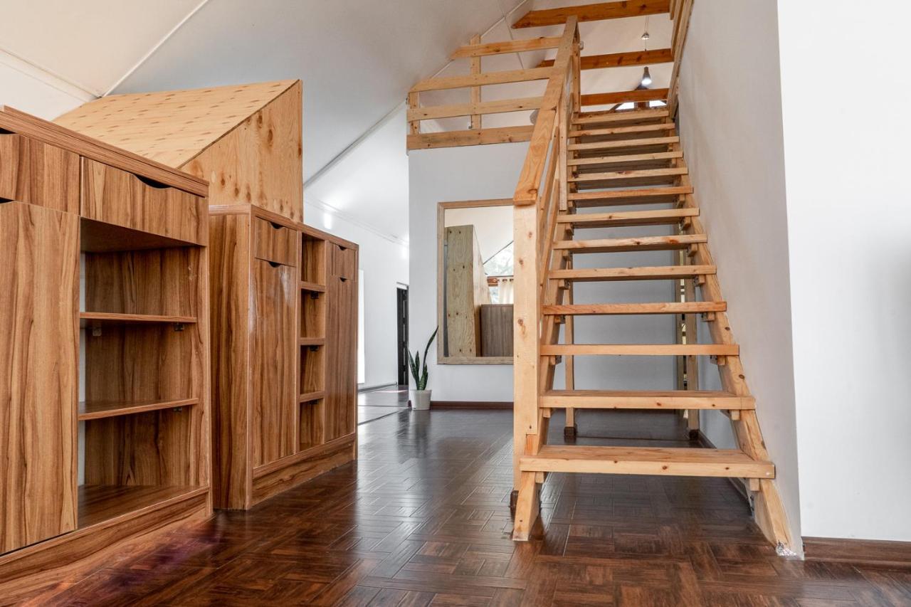 Albergue Modern Loft Lighthouse Karakol Exterior foto