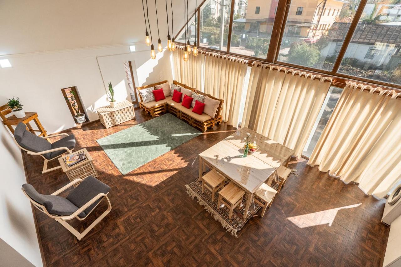 Albergue Modern Loft Lighthouse Karakol Exterior foto